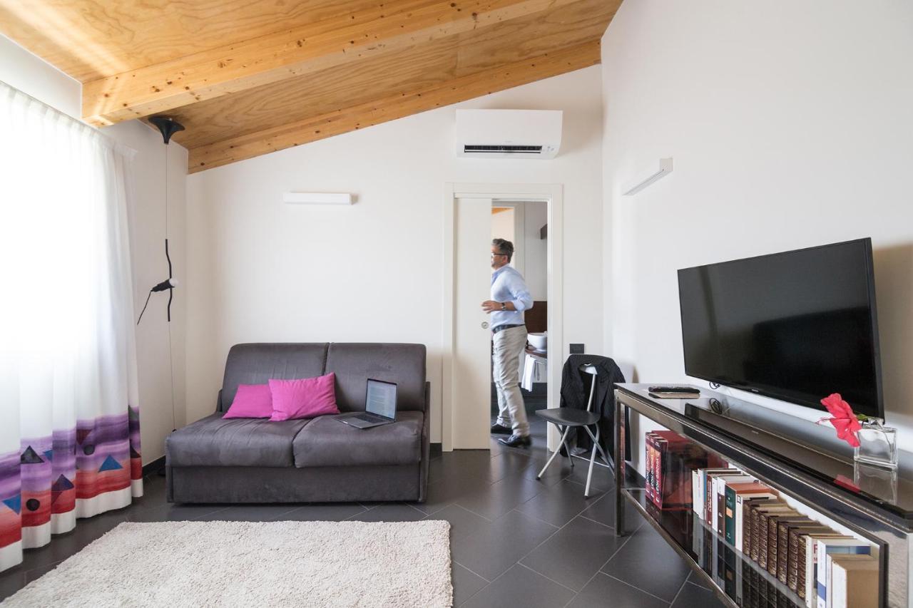 Foyer Rooms & Suites Affittacamere Cagliari Esterno foto